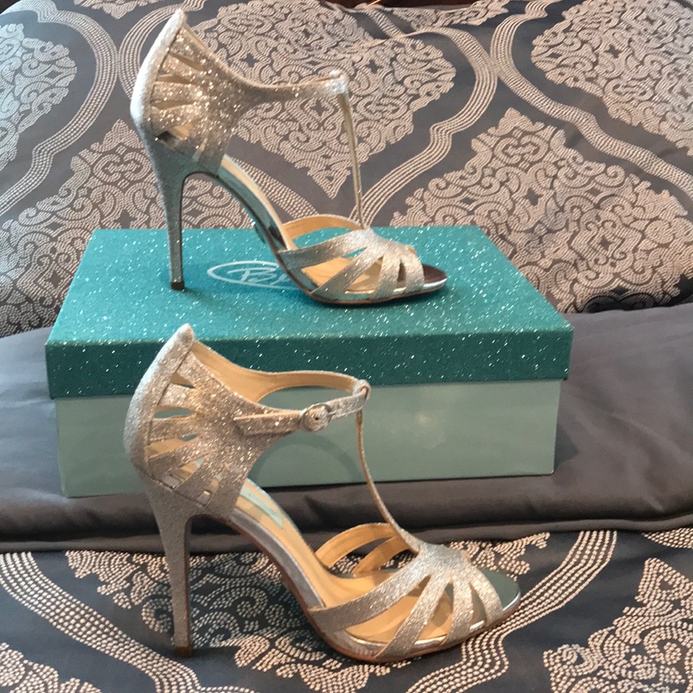 Betsey Johnson SB Tee Sandal